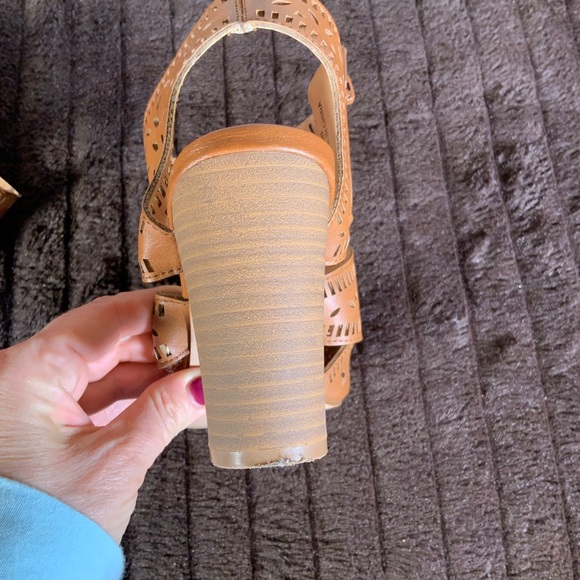 Blain Laser Cut Shootie Heel brown 3 1/4 heel 8 M - Picture 6 of 8